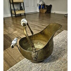 Antique Copper Coal/Ash Scuttle Bucket Pot Lion Heads Blue Delft Handles Large